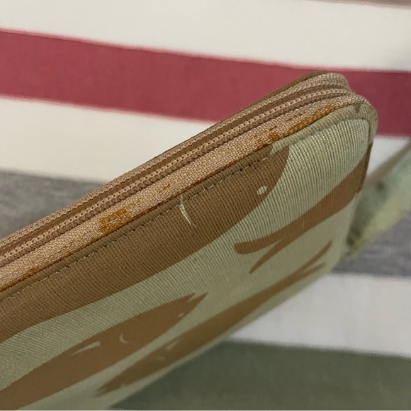 Wristlet clutch purse with fish pattern NWOT - Picture 13 of 15